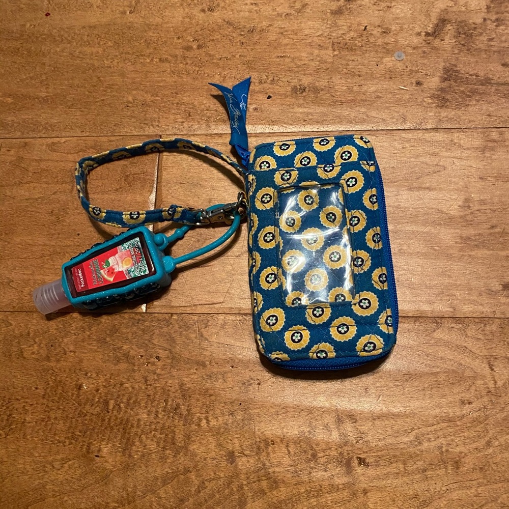 vera bradley wristlet